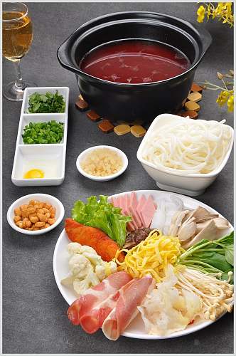 红油火锅米线食物图片