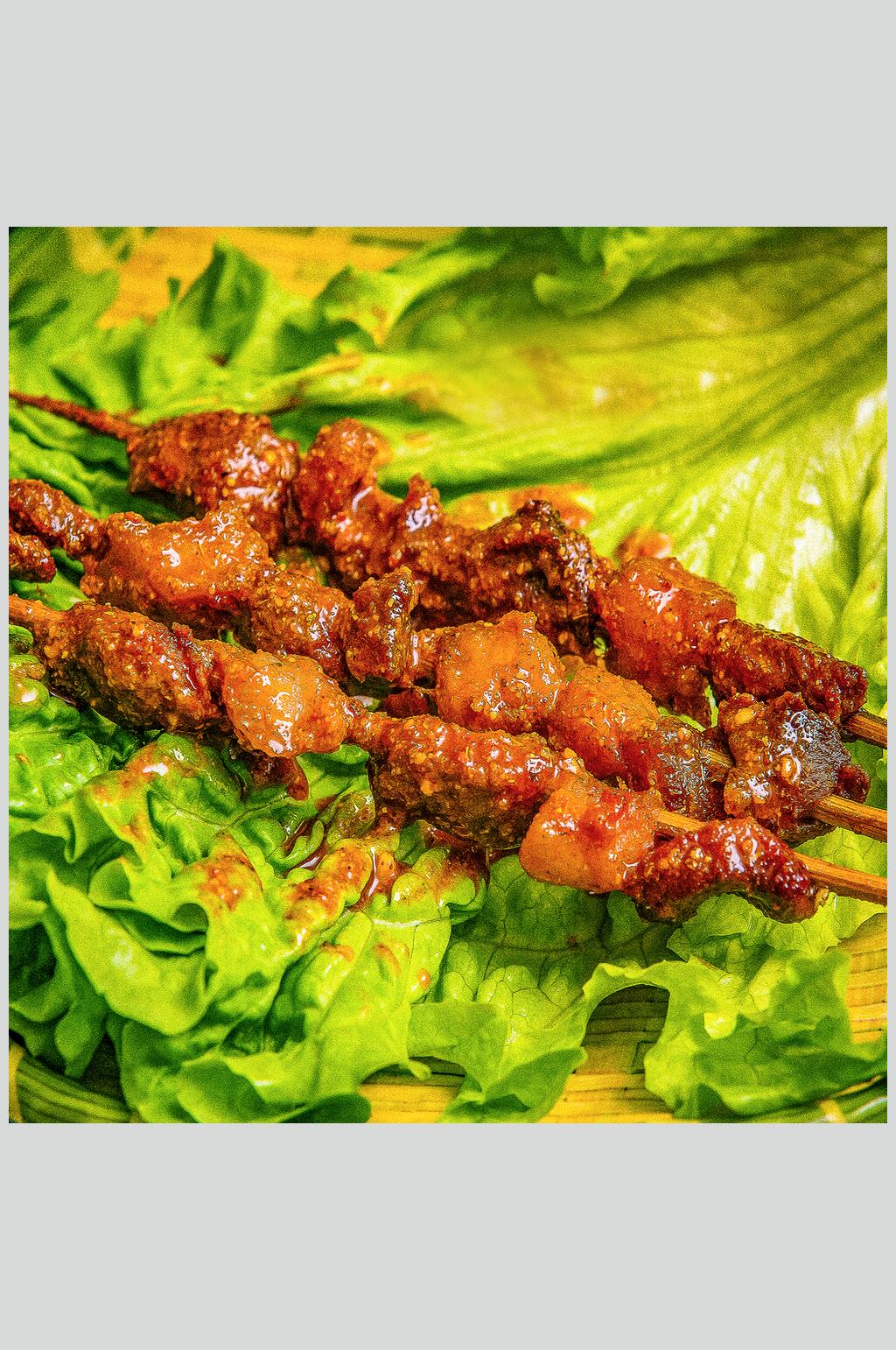 新鲜美味牛肉炸串美食图片素材