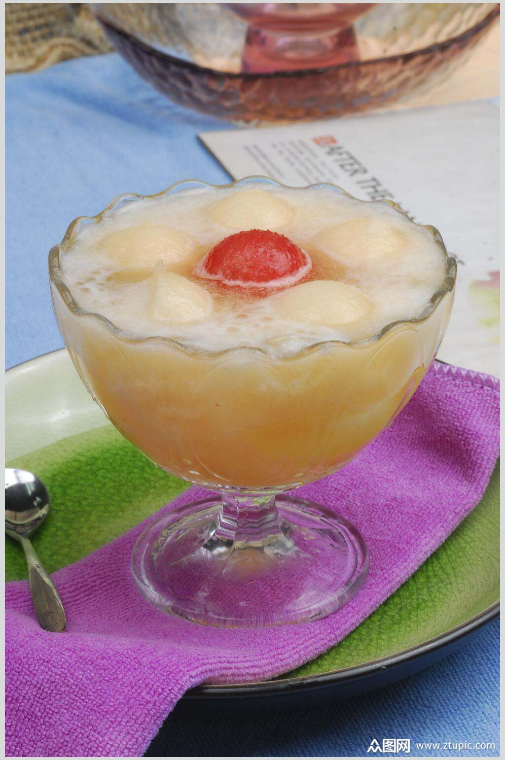 冰淇淋水果捞食物图片