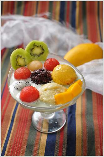 冰淇淋水果捞食品摄影图片