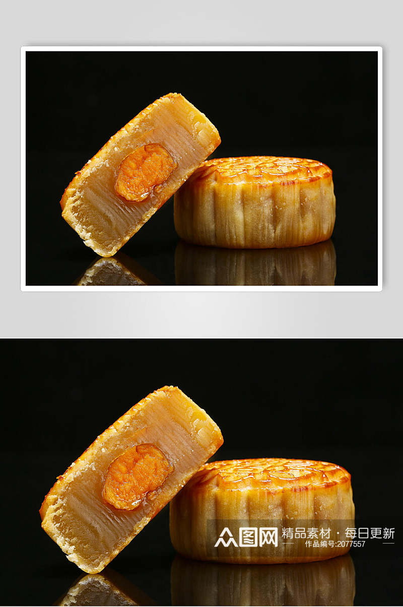 新鲜美味蛋黄莲蓉中秋节月饼图片素材