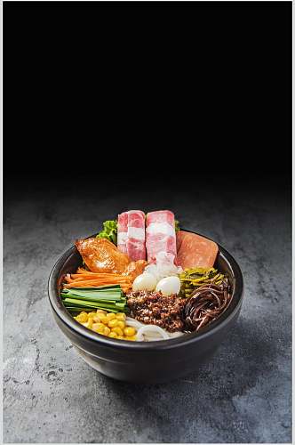 鲜香美味砂锅米线食物图片