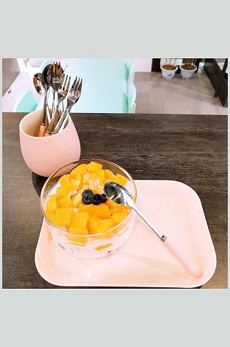 芒果酸奶水果捞食品摄影图片