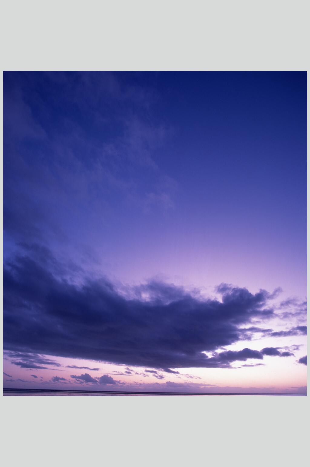 蓝紫色天空朝霞晚霞风景图片