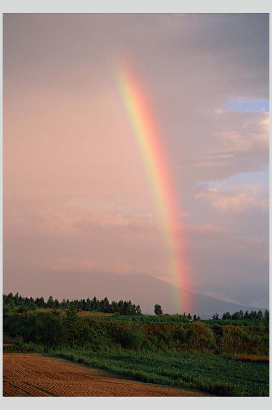 唯美彩虹天空摄影图片