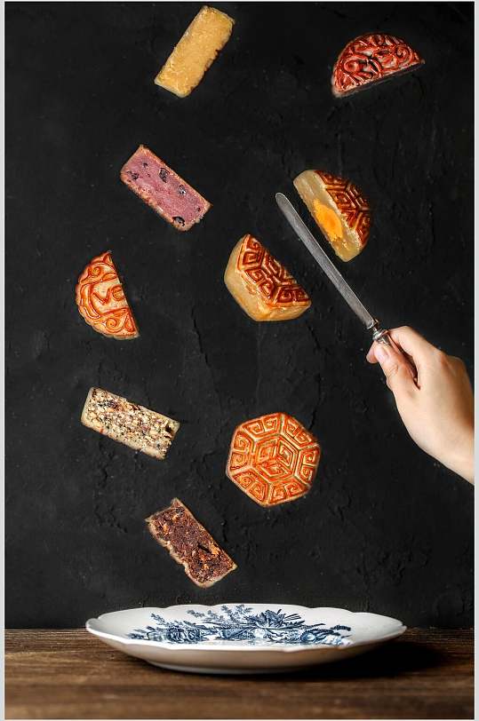 创意中秋节悬浮月饼图片