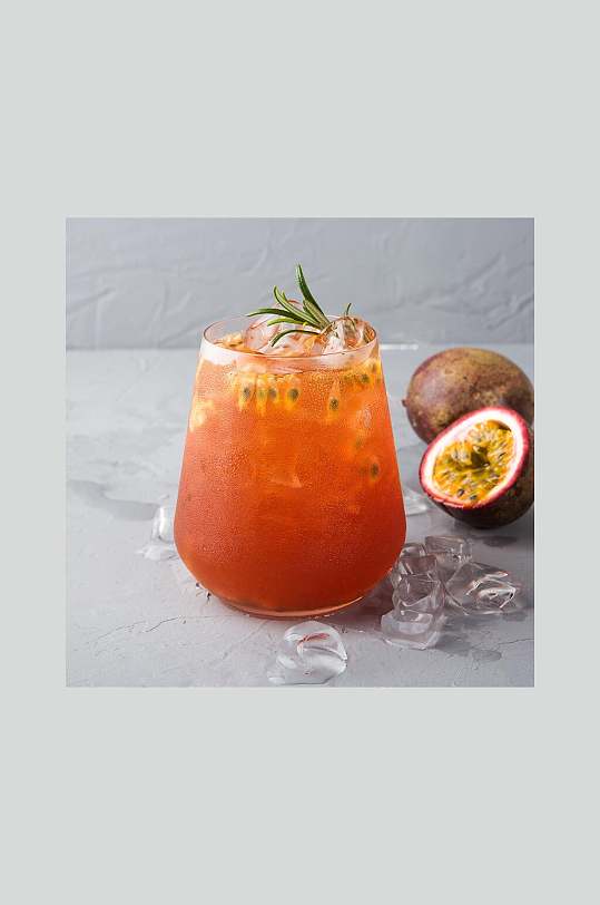 小口大肚玻璃杯橙色百香果奶茶图片