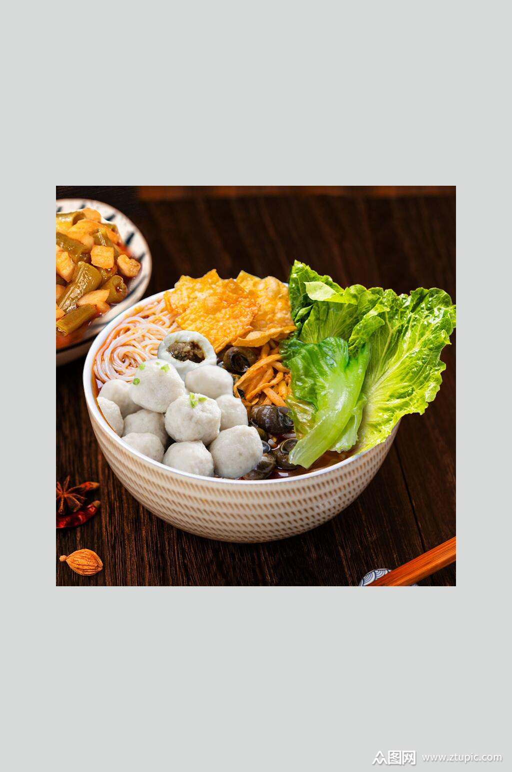 鱼丸螺蛳粉摄影图片