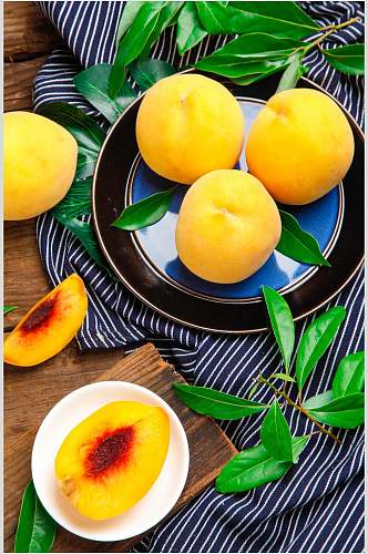 新鲜黄桃水果图片