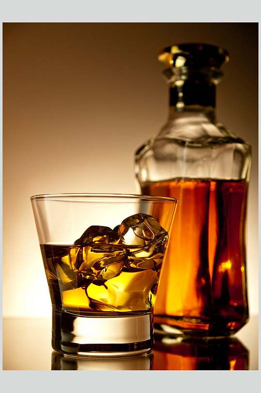 黑金高端威士忌饮料冷饮食物高清图片
