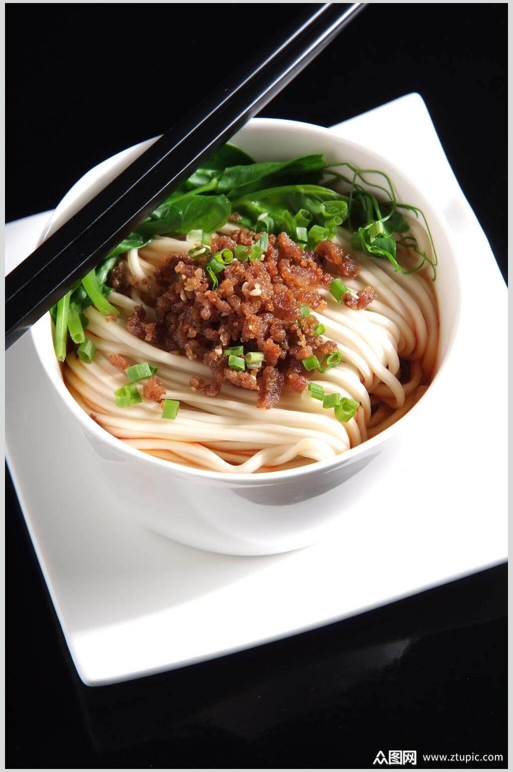 美味担担面摄影图