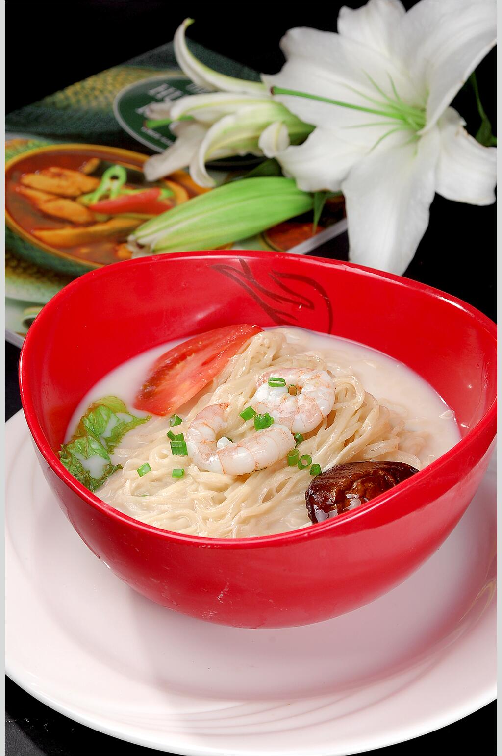 易莲特色奶汤面美食图片素材