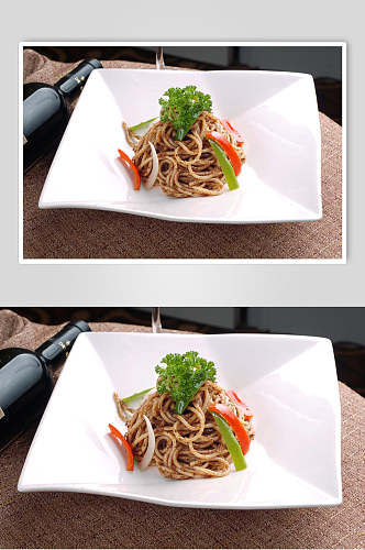 面食黑椒牛柳意大利面美食摄影图片