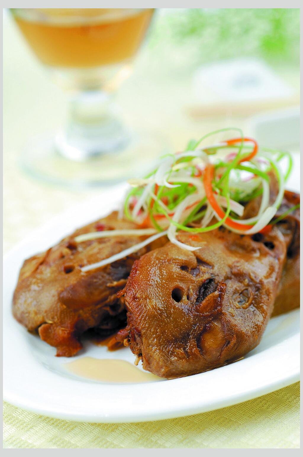 新鲜鸭脖鸭舌鸭头美食图片素材