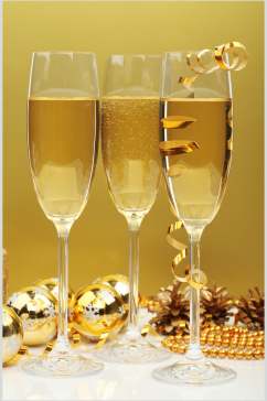 金色高端香槟高脚杯高清图片