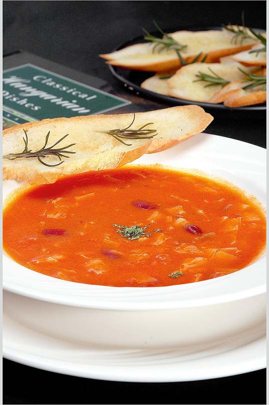 意大利庄园蔬菜汤摄影图