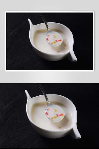 例汤鸡茸玉米浓汤摄影图