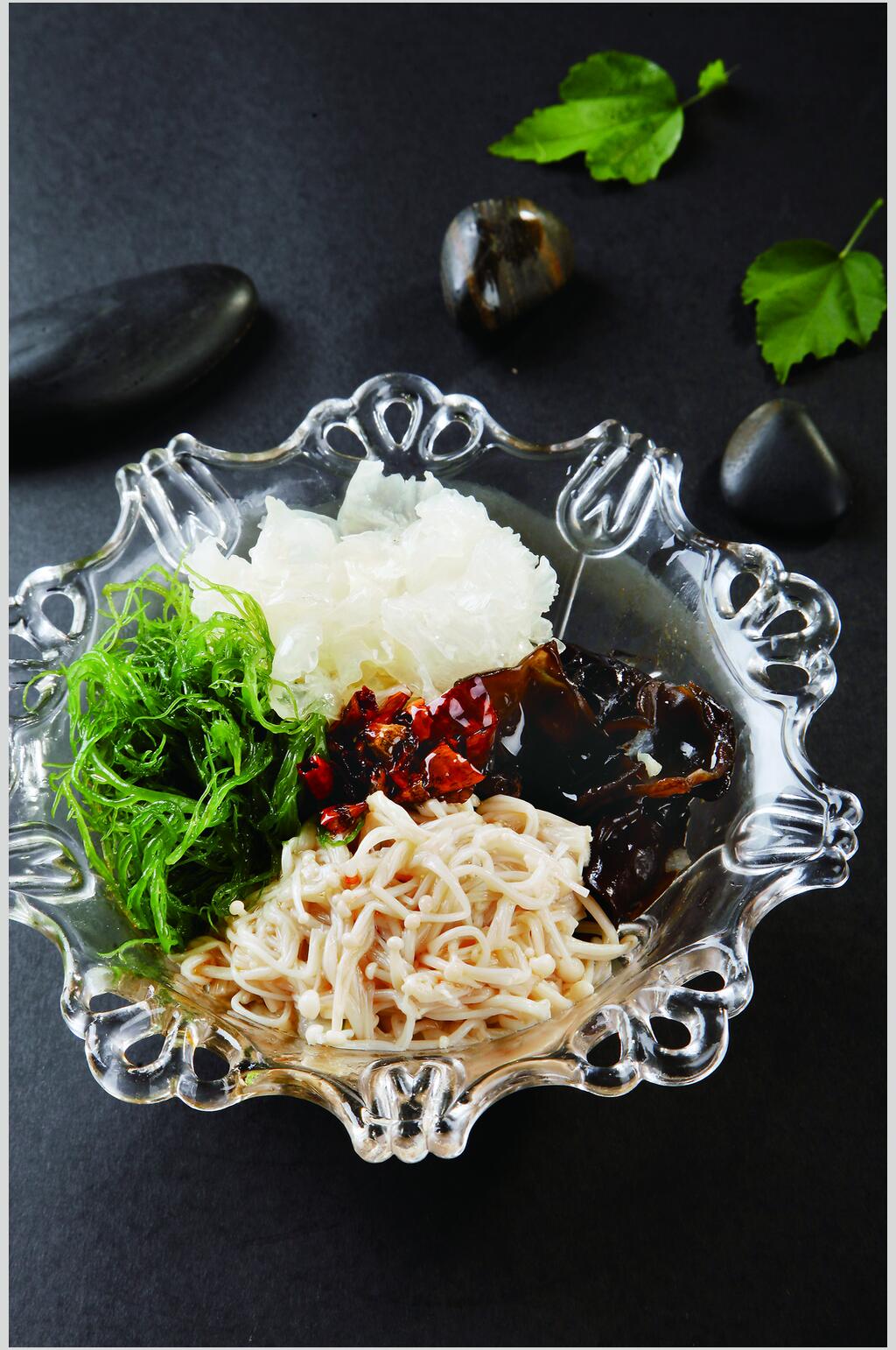雪菜毛豆焖鸡腰食物高清图片素材