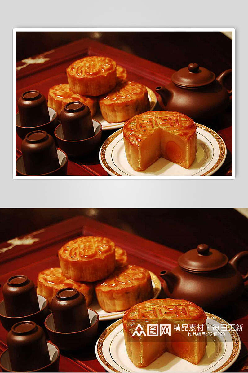 文艺蛋黄莲蓉月饼食品高清图片素材