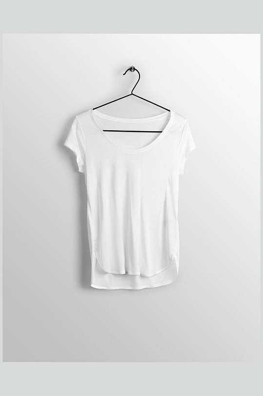 白色简约精湛衣服样机