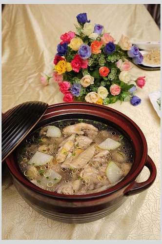 清炖土鸡汤食品图片