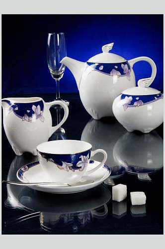 蓝白高档茶具摄影图片