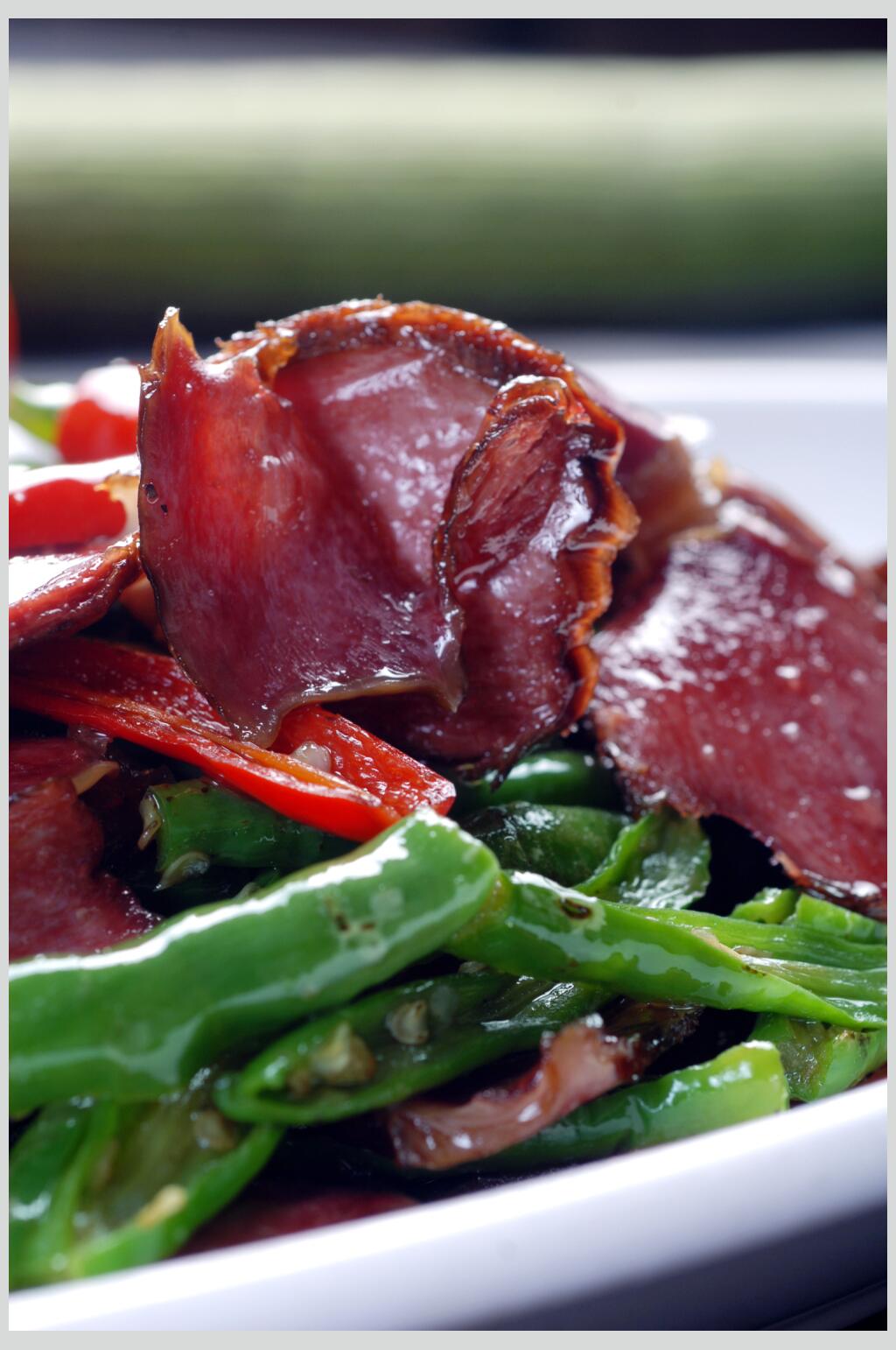 尖椒炒鸡菌美食高清图片素材