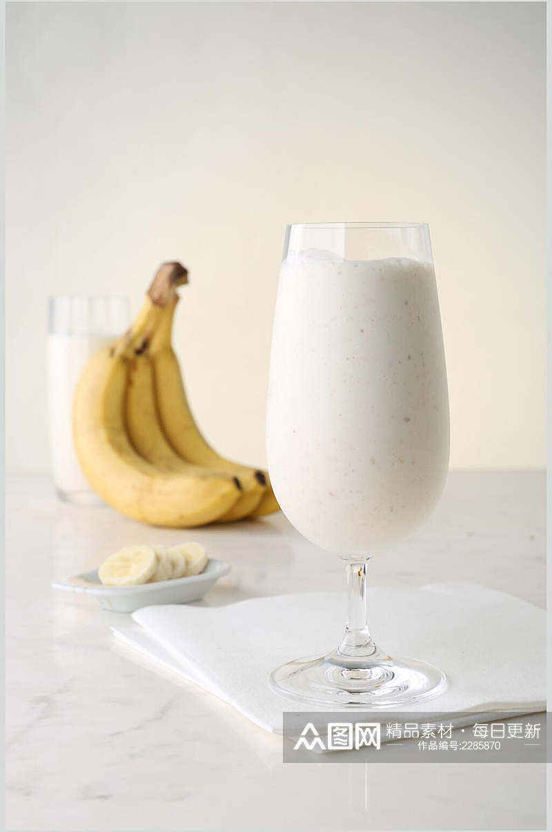 香蕉牛奶奶茶鲜果汁玻璃杯摄影图高清图片素材