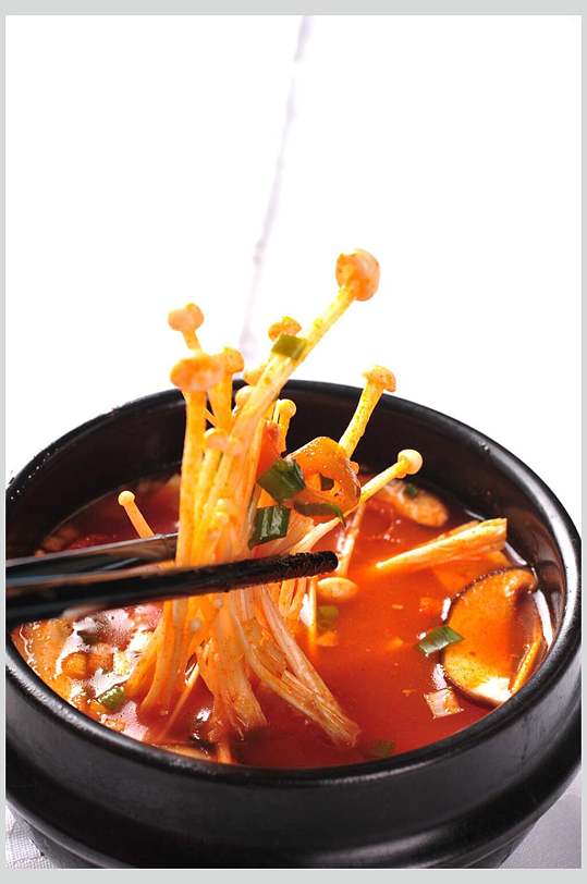 正宗砂锅金针菇泡菜食物高清图片