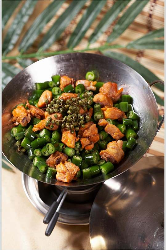 干锅鲜椒鸡高清图片