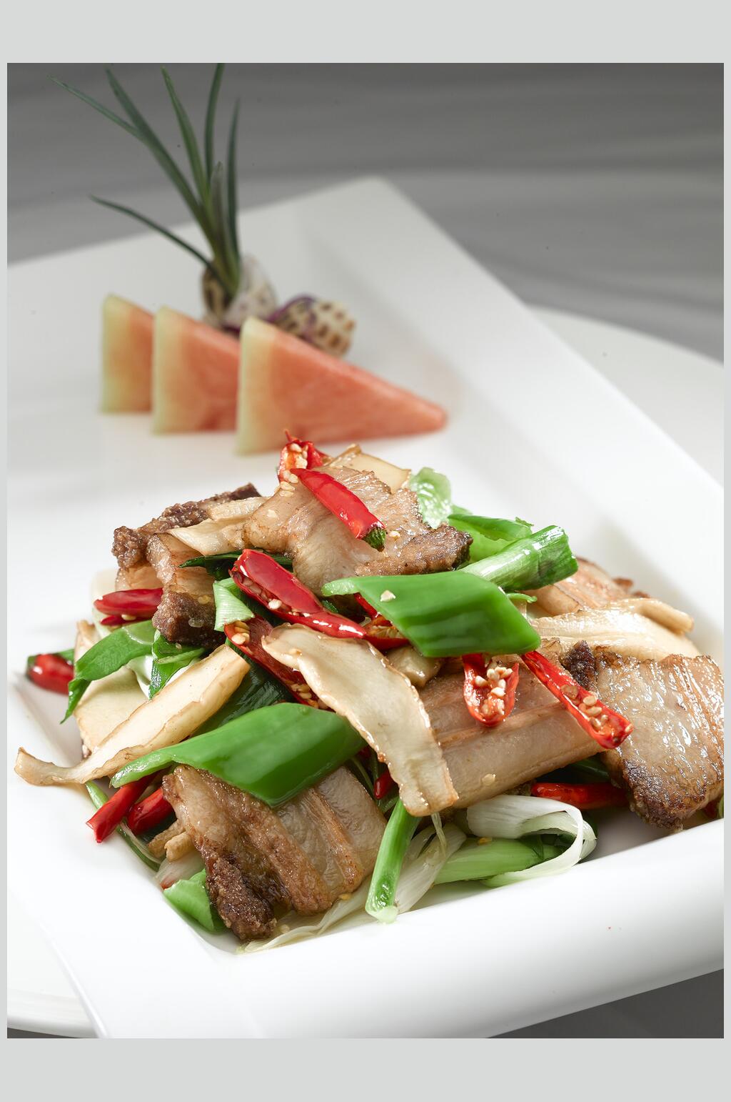 蒜苗鲜菌咸香肉图片素材