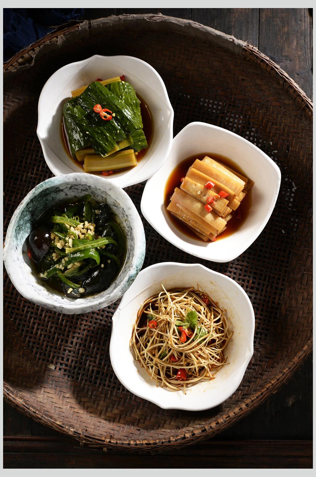 坛子萝卜冰爽黄瓜卷擂辣椒皮食物高清图片素材