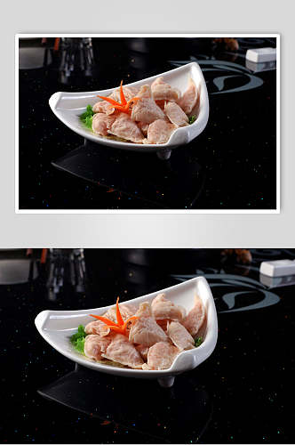 新鲜鱼皮饺摄影图片