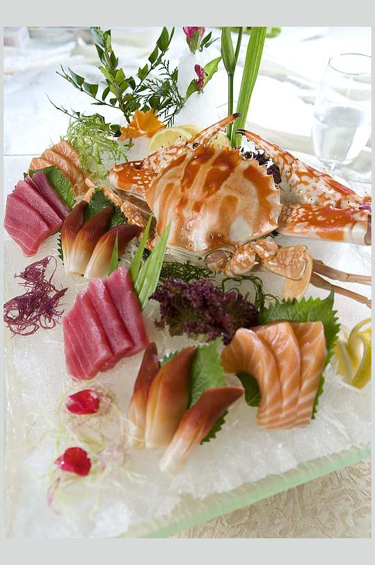 冻红蟹刺身拼盘例餐饮高清图片