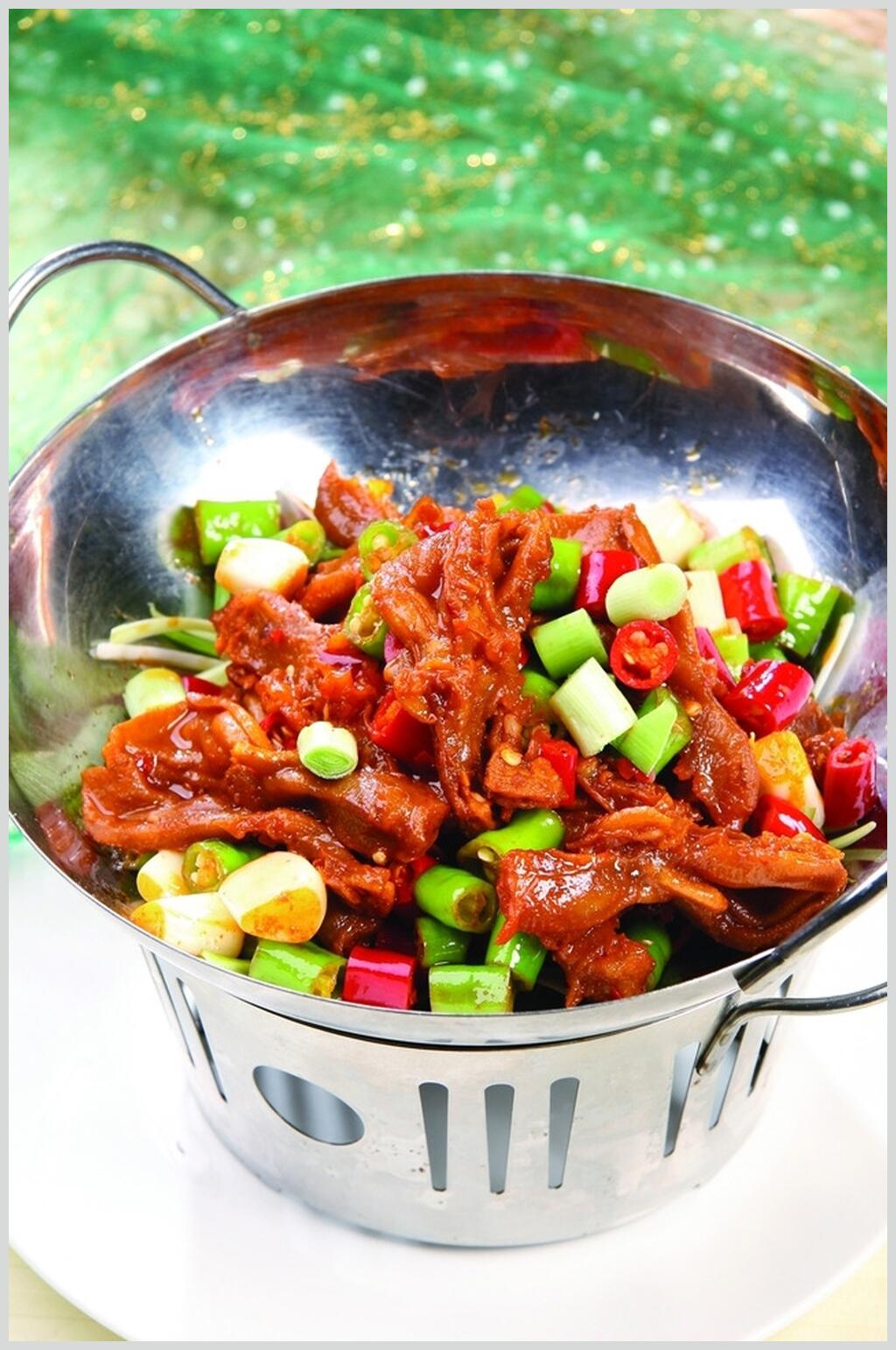 香辣美味干锅鸭掌美食图片素材