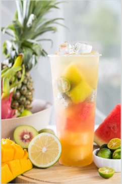 夏日冰凉水果茶饮品摄影图