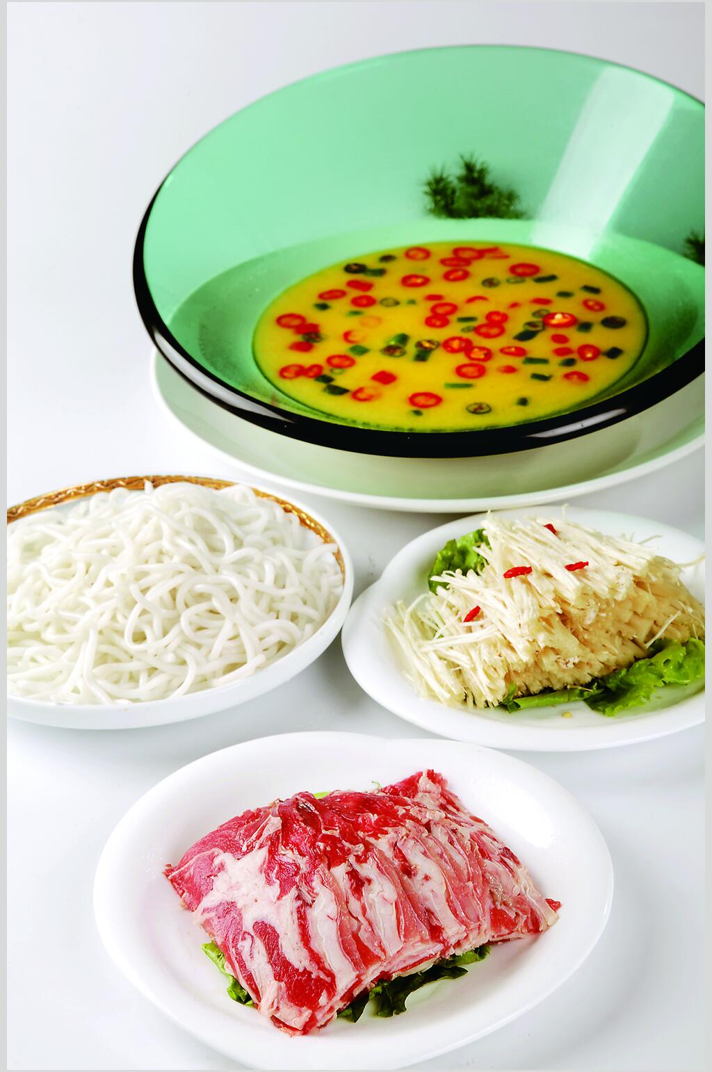 酸汤浸肥牛食物高清图片素材