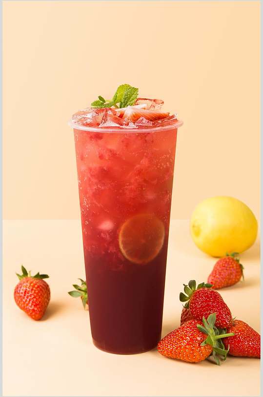 冰镇草莓奶茶摄影图片