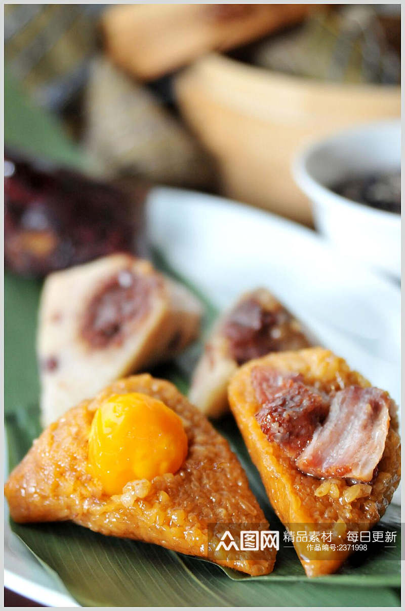 咸蛋黄鲜肉粽子食品图片素材