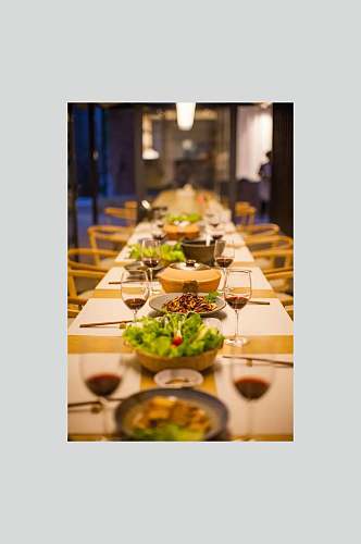 北京民宿餐厅红酒长桌图片