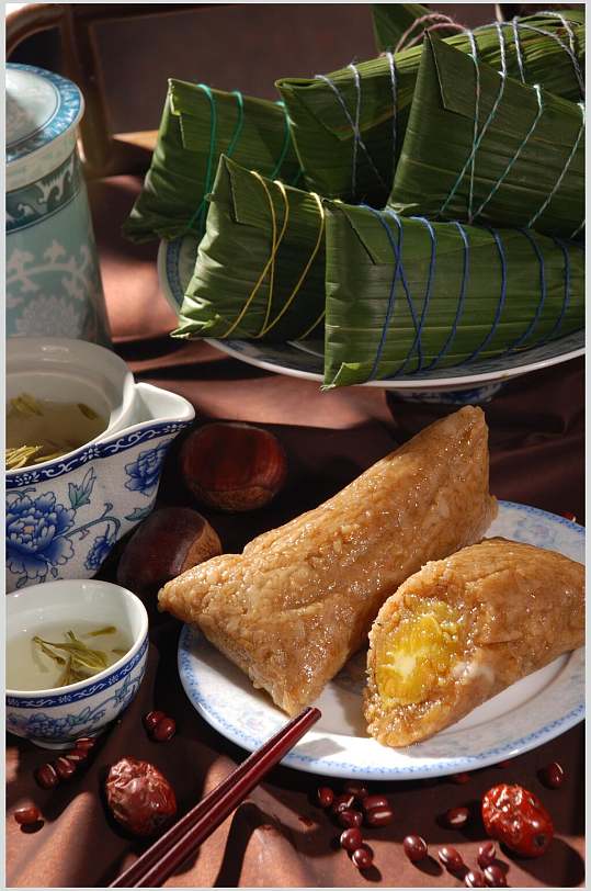 板栗红枣粽子美食图片
