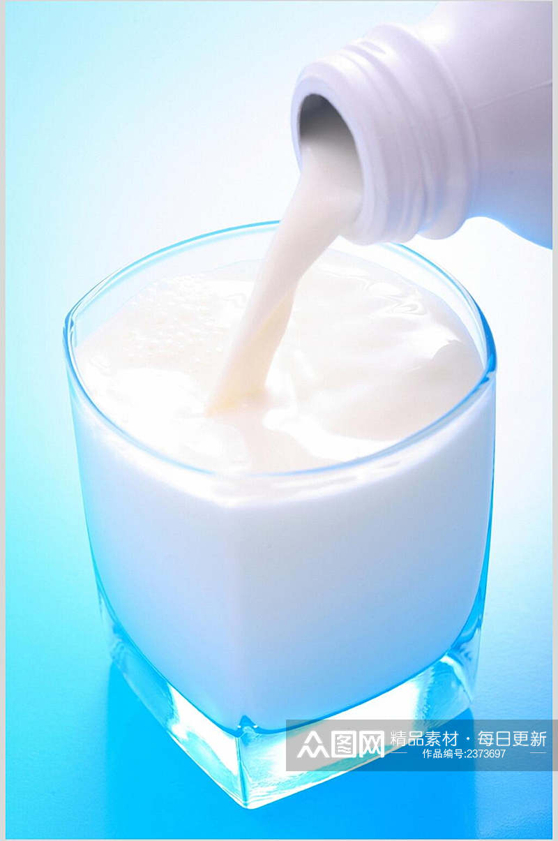 清新玻璃杯纯白新鲜牛奶摄影图素材