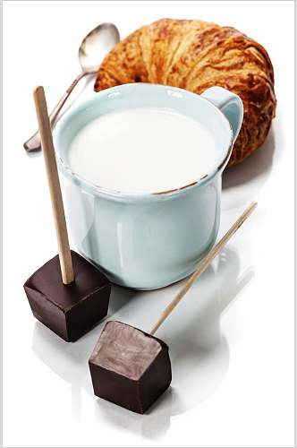 美味创意面包纯白新鲜牛奶摄影图