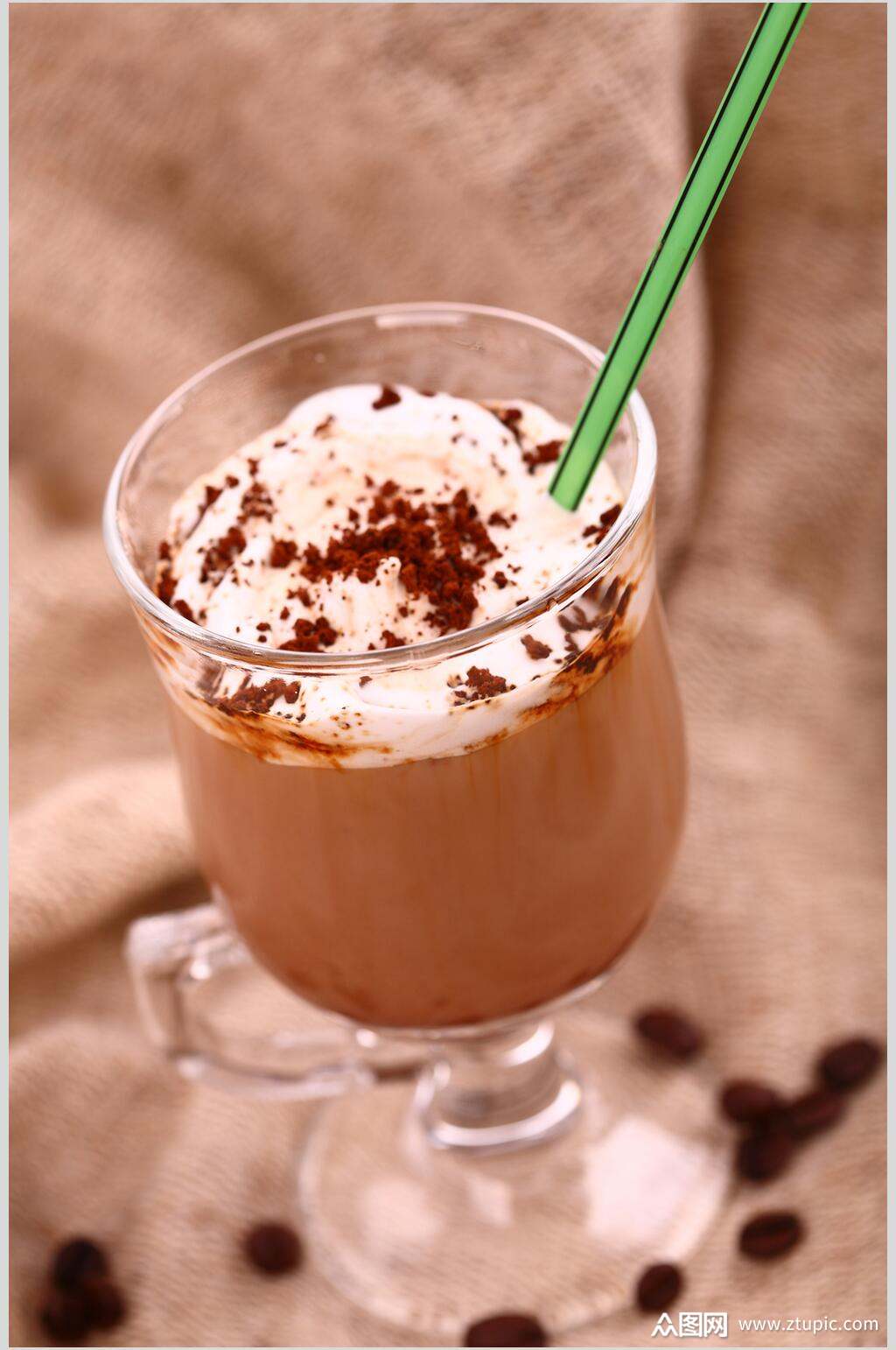 可可粉甜品水果奶昔摄影图