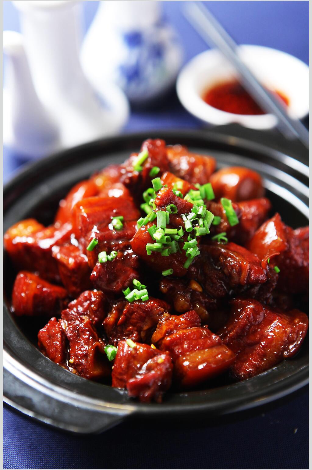 葱香美味红烧肉特写摄影图素材