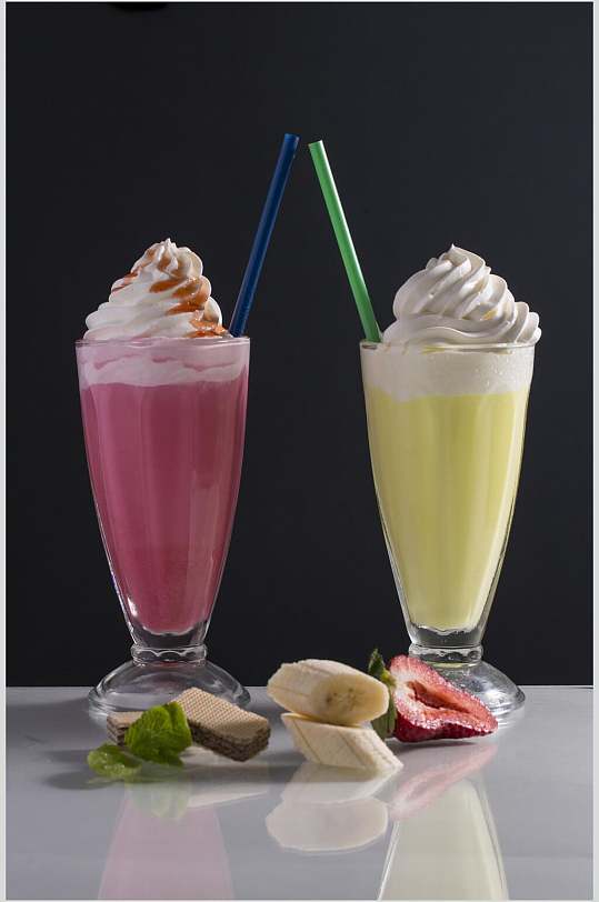 精致美味甜品水果奶昔摄影图
