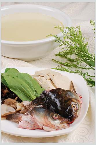 鱼头豆腐汤食物图片