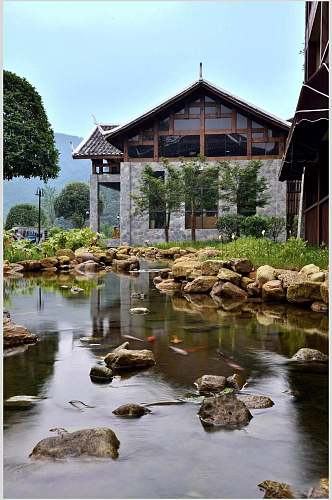 黄丝江边度假酒店河流图片