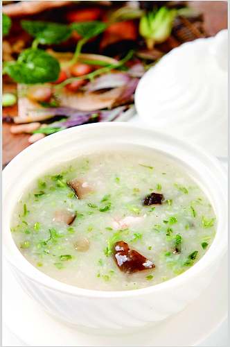 新鲜海参疙瘩汤食物高清图片