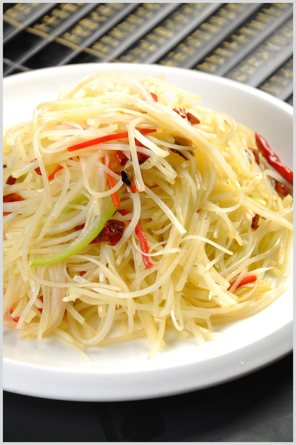 招牌新鲜酸辣土豆丝食物高清图片素材
